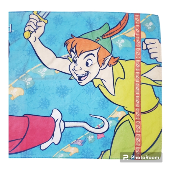 Disney Exclusive Peter Pan & Hook Beach Towel - Picture 3 of 6